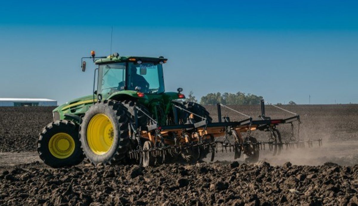Soil tractor